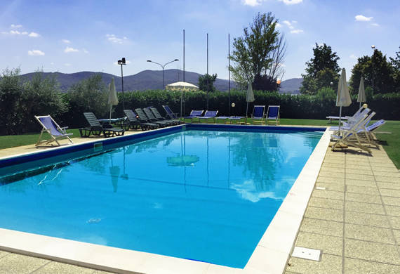 hotel con piscina trasimeno 8