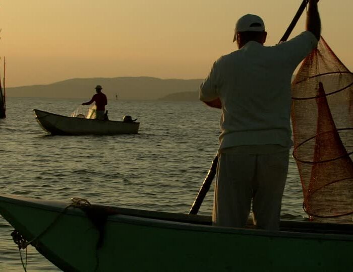 lago-di-trasimeno-umbria-rete-da-pesca-pescatore